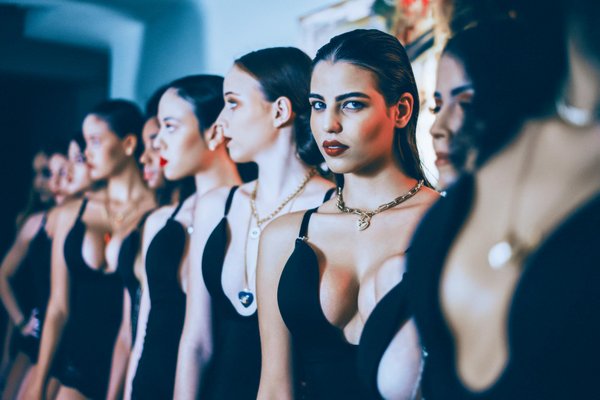 Découvrez les bienfaits du gua sha pour une peau radieuse