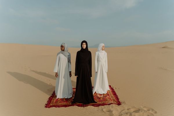 Découvrez l'abaya qui allie tradition et modernité