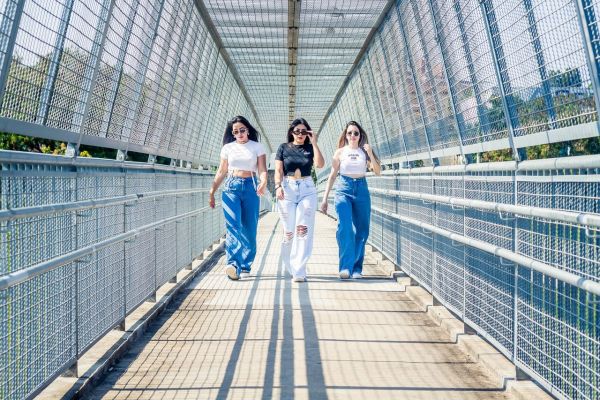 Jean femme tendance : des styles variés pour chaque occasion