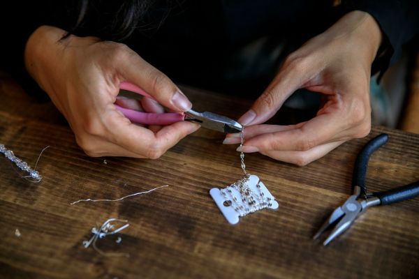 Passion et savoir-faire : les bijoux français faits main à découvrir